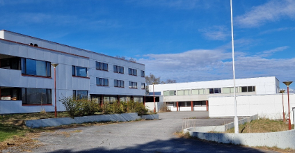Lenkje til artikkel: Inventar gjevast bort på Fiskarfagskolen, Aukraheimen og Riksfjord skole