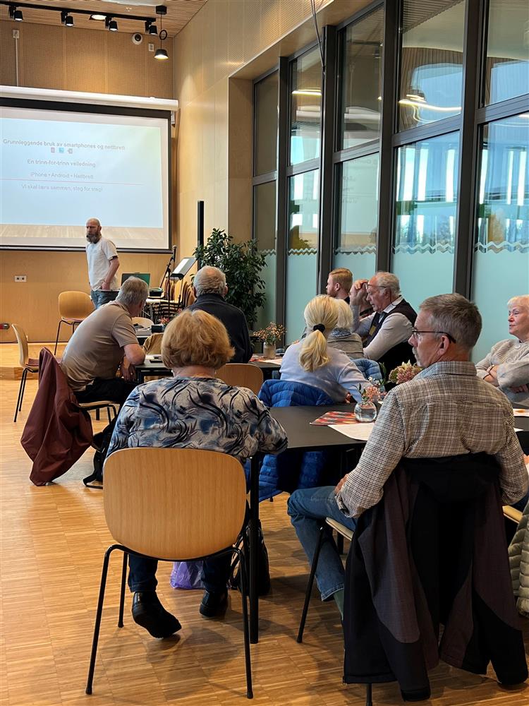 Digital kafe - Klikk for stort bilete