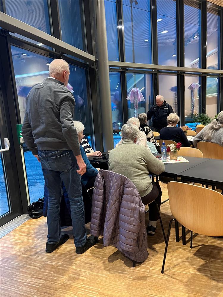 Digital kafe - Klikk for stort bilete