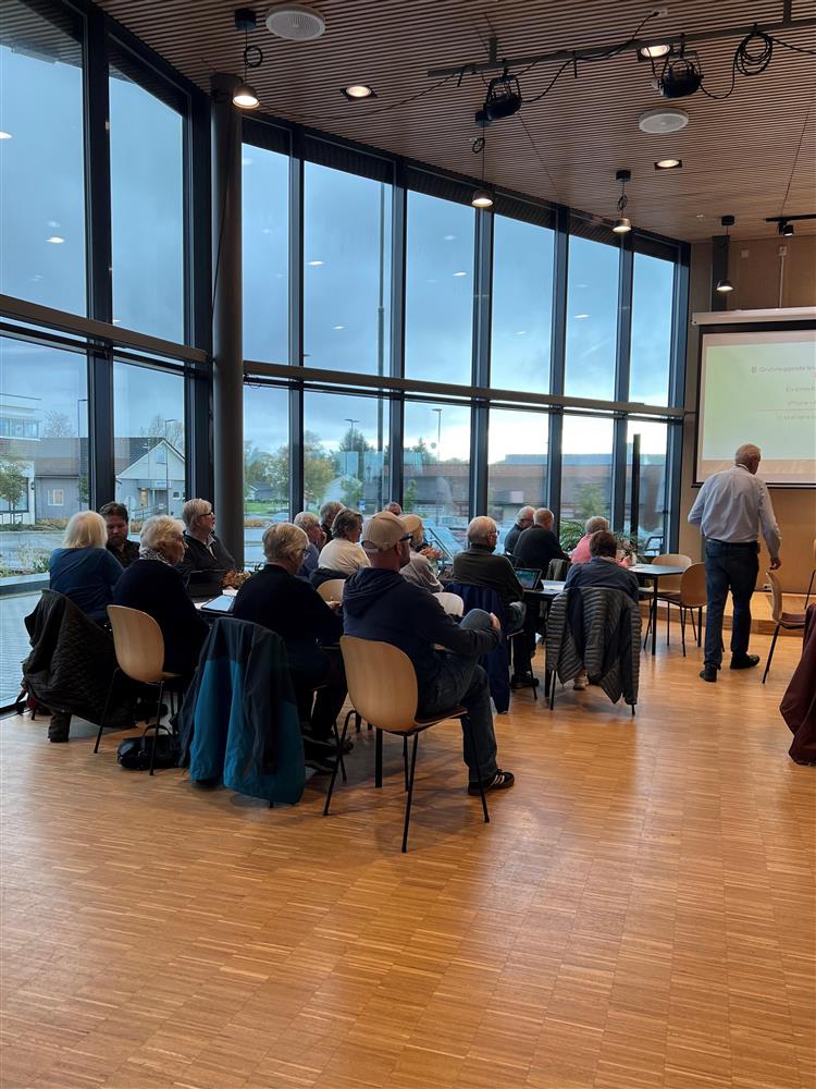 Digital kafe - Klikk for stort bilete